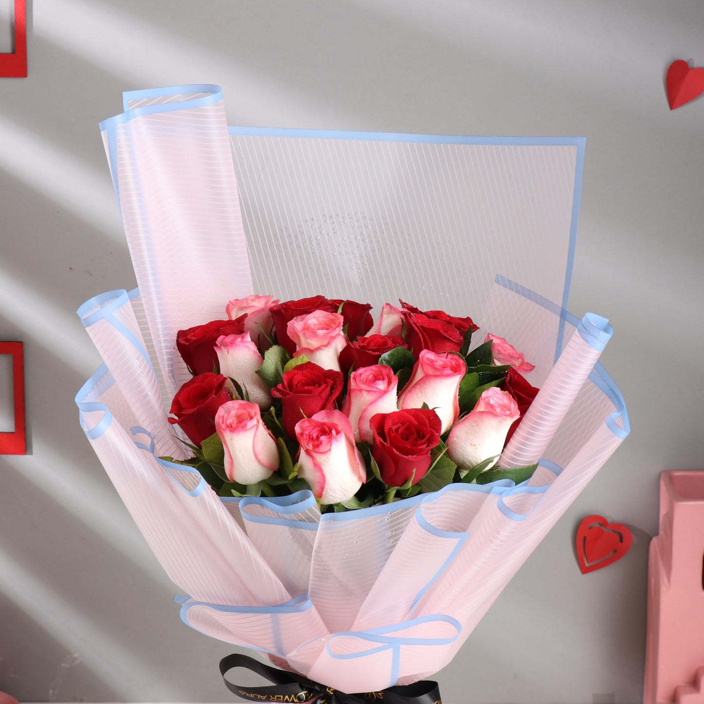 FlowerAura Fresh Live Premium Flower Bouquet of 22 Pink & Red Flowers For Birthday Gift, Anniversary Gift, Valentine's Day Gift For Boyfriend, Girlfriend, Wife & Husband (Same Day Delivery)