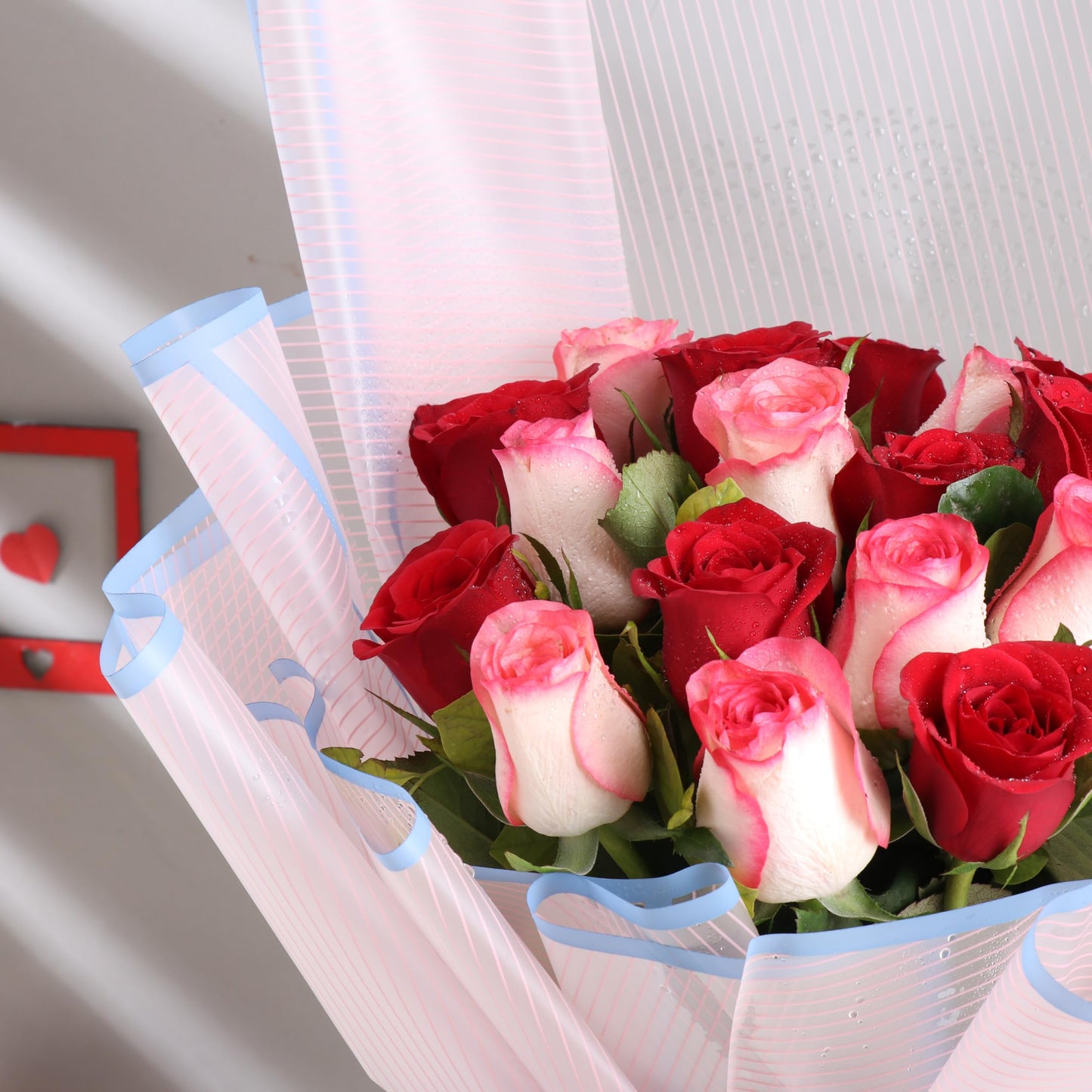 FlowerAura Fresh Live Premium Flower Bouquet of 22 Pink & Red Flowers For Birthday Gift, Anniversary Gift, Valentine's Day Gift For Boyfriend, Girlfriend, Wife & Husband (Same Day Delivery)